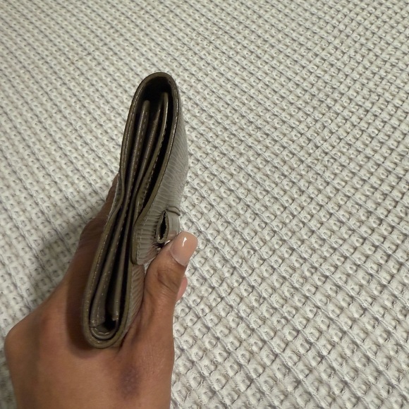 Louis Vuitton Epi Portefeuille Tri Fold - Picture 3 of 14